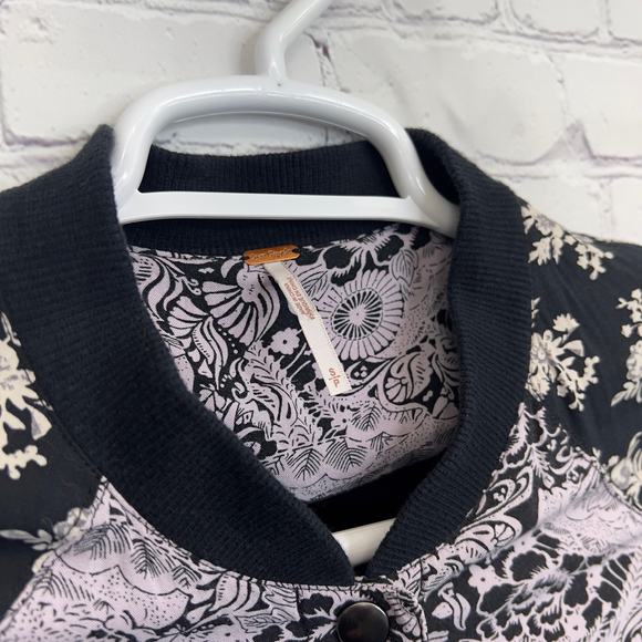 Free People Bomber Jacket Black Purple Floral Snap Close Lightweight Boho Size S - Picture 8 of 12